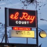 El Rey hotel sign